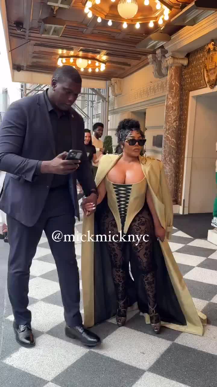 Lil Kim Attends The Christian Siriano Rtw Fashion.jpg